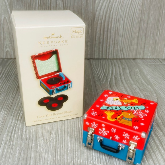 Vintage Hallmark cool yule record player Magic Music Light up Christmas ornament - Picture 10 of 15